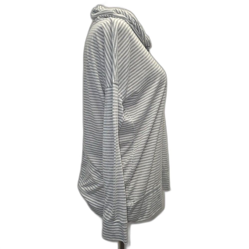 Calvin Klein Cowl Neck Lightweight Active Top Size Medium - Picture 6 of 10